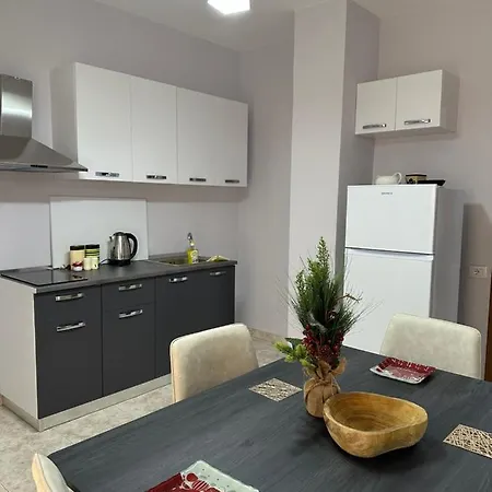 Cozy And Spacios In Ish Blloku Apartment Tirana